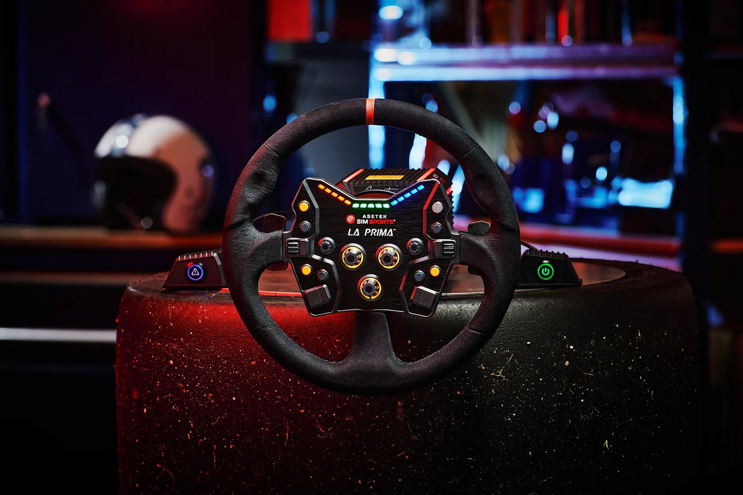 Asetek Racing Comfort+ rund ratkrans i sort med rød midterstribe til simracing, ergonomisk og komfortabelt design
