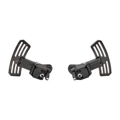 Asetek Racing Carbon Paddles Kit til sportsspil, monteret på racercar rat med karbonfinish og ergonomisk design